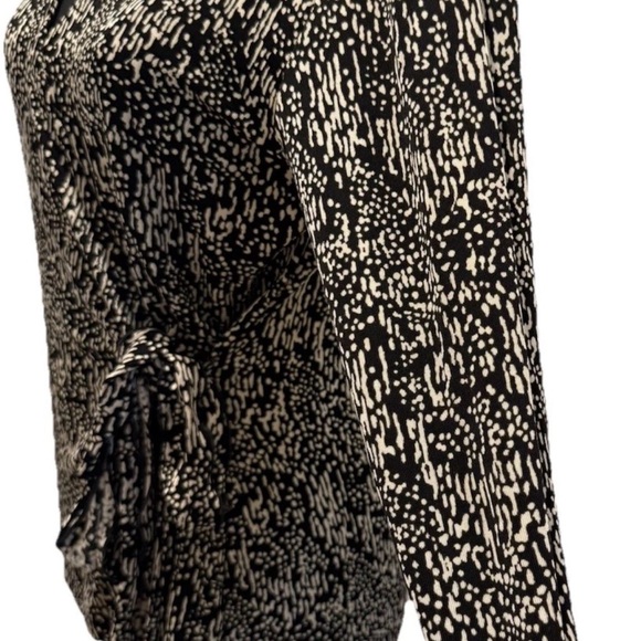 Chico’s Black & Tan Printed Tie Wrap Blouse, 3/4 Sleeves, Chico 1, US Medium - Picture 5 of 12